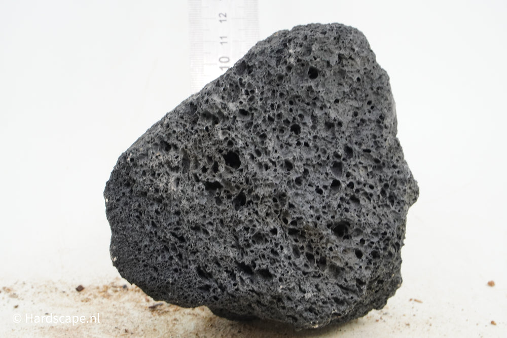 Black Lava Rock S354 - Hardscape.nl