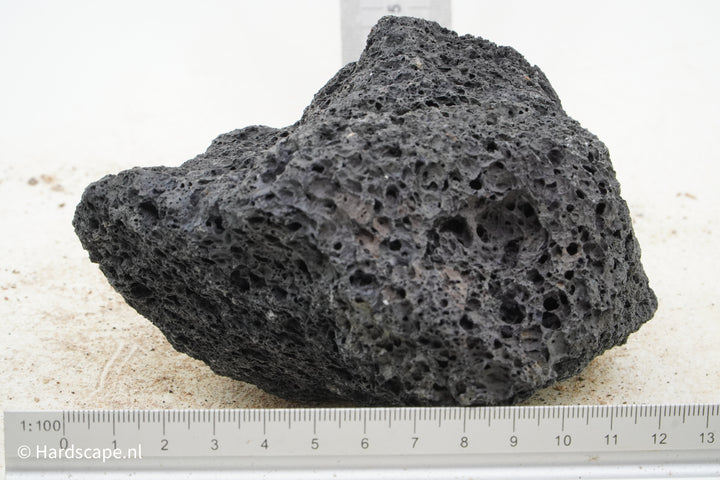 Black Lava Rock S355 - Hardscape.nl