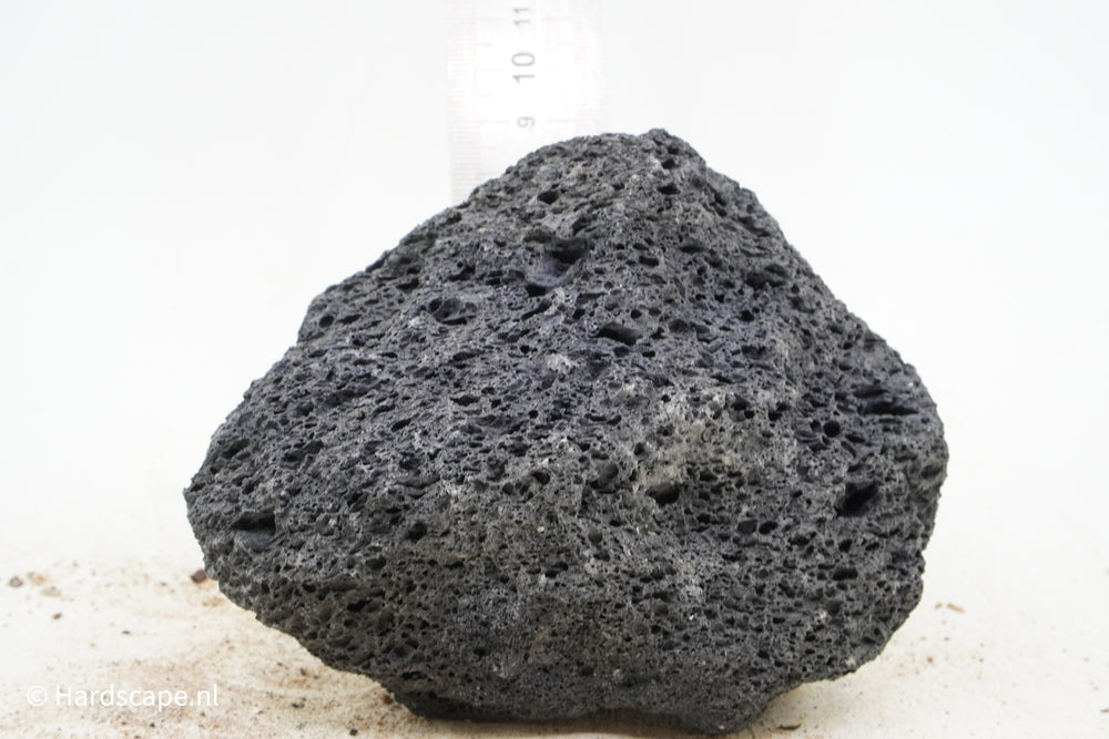 Black Lava Rock S355 - Hardscape.nl