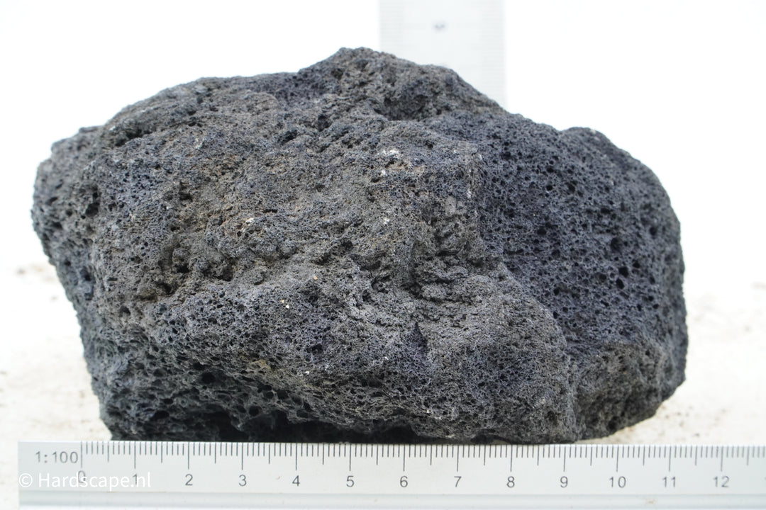Black Lava Rock S357 - Hardscape.nl