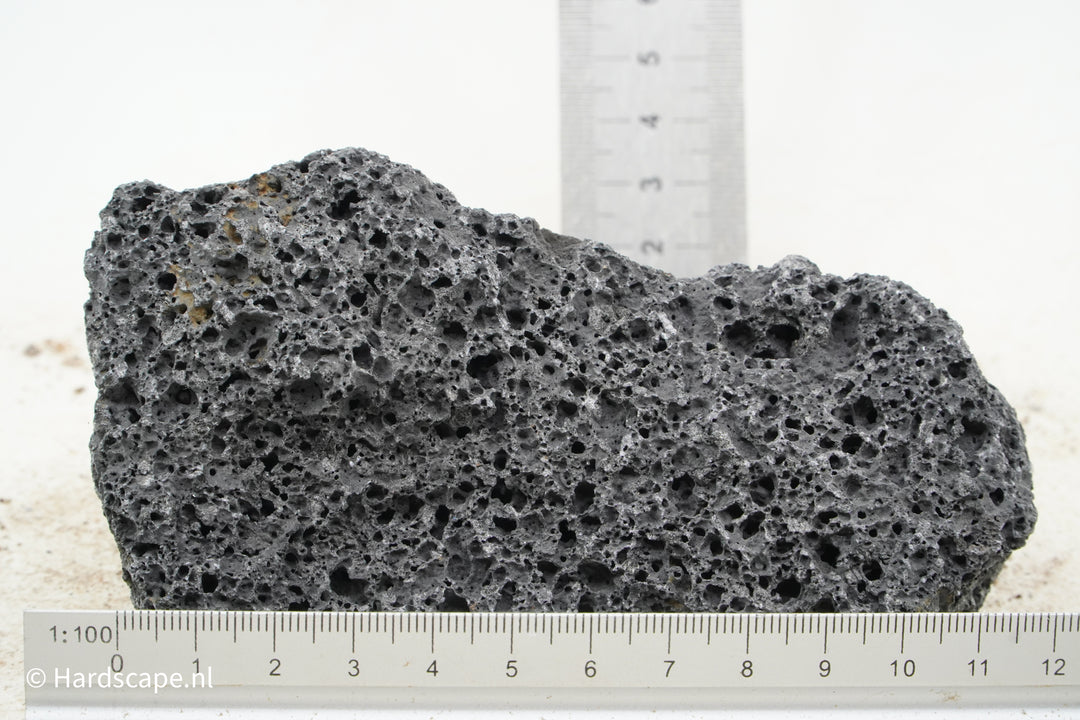 Black Lava Rock S358 - Hardscape.nl