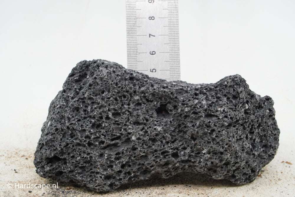 Black Lava Rock S358 - Hardscape.nl