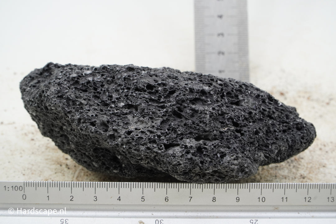 Black Lava Rock S359 - Hardscape.nl