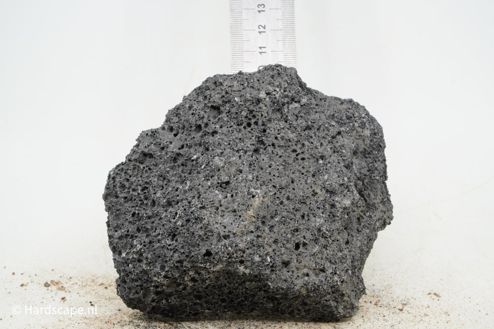 Black Lava Rock S359 - Hardscape.nl