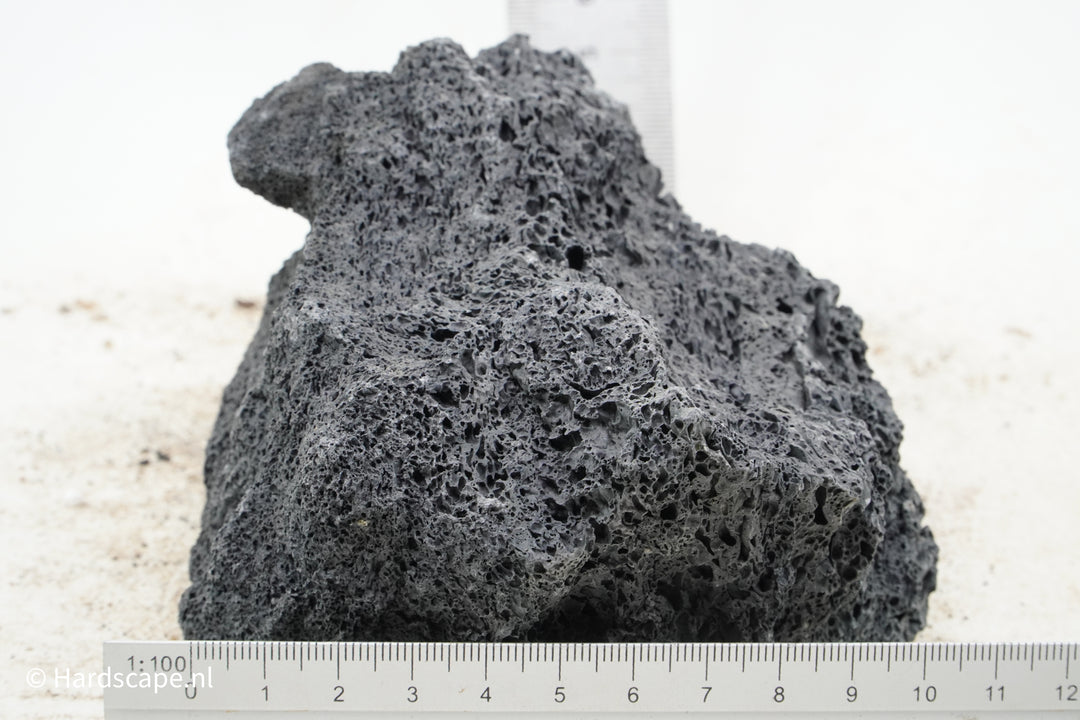 Black Lava Rock S361 - Hardscape.nl
