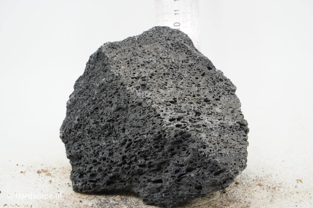 Black Lava Rock S361 - Hardscape.nl