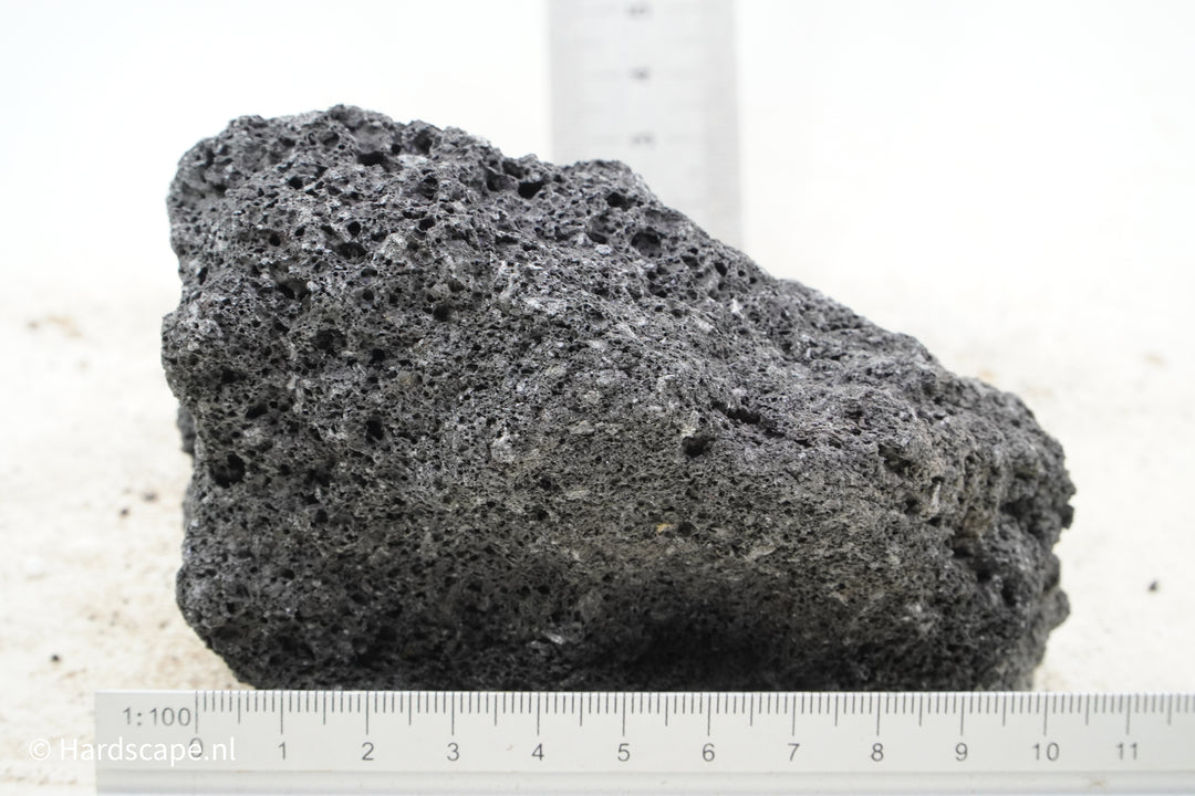 Black Lava Rock S363 - Hardscape.nl