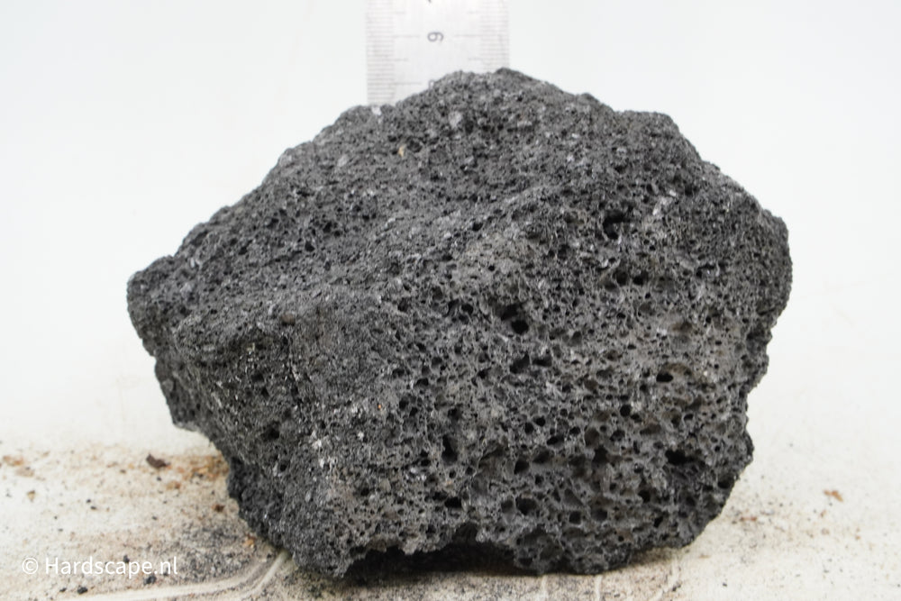 Black Lava Rock S363 - Hardscape.nl
