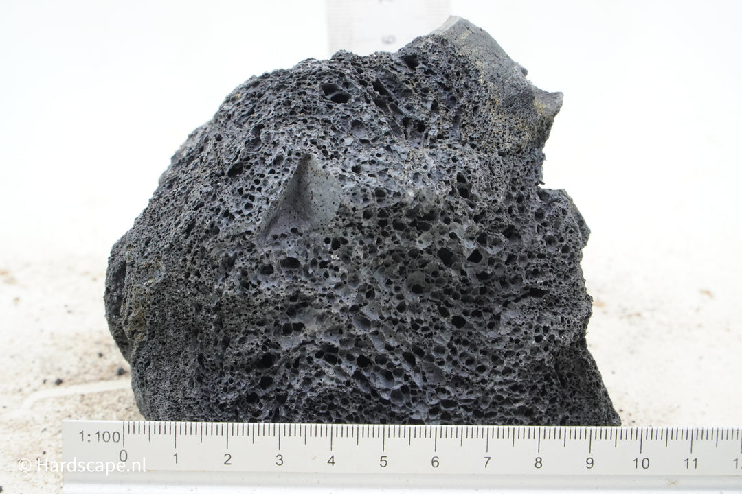 Black Lava Rock S364 - Hardscape.nl