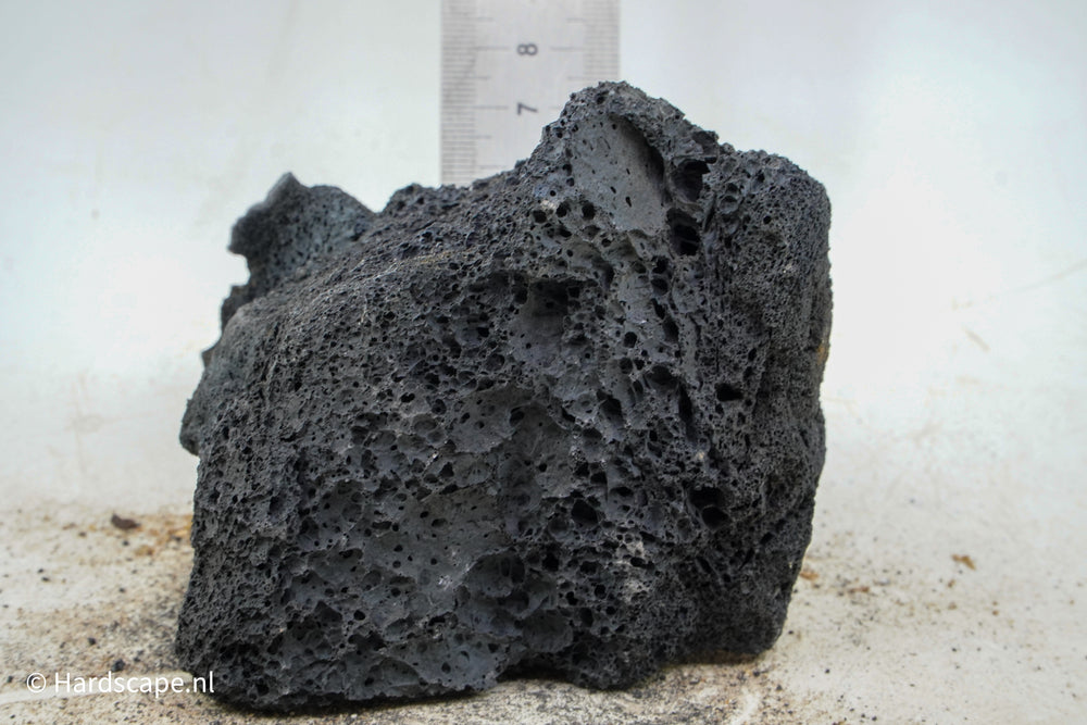 Black Lava Rock S364 - Hardscape.nl