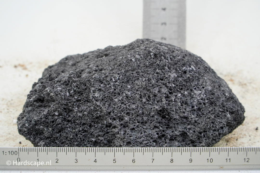 Black Lava Rock S365 - Hardscape.nl