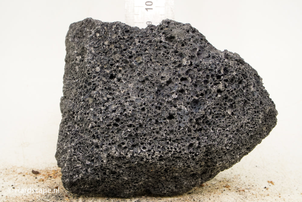 Black Lava Rock S365 - Hardscape.nl