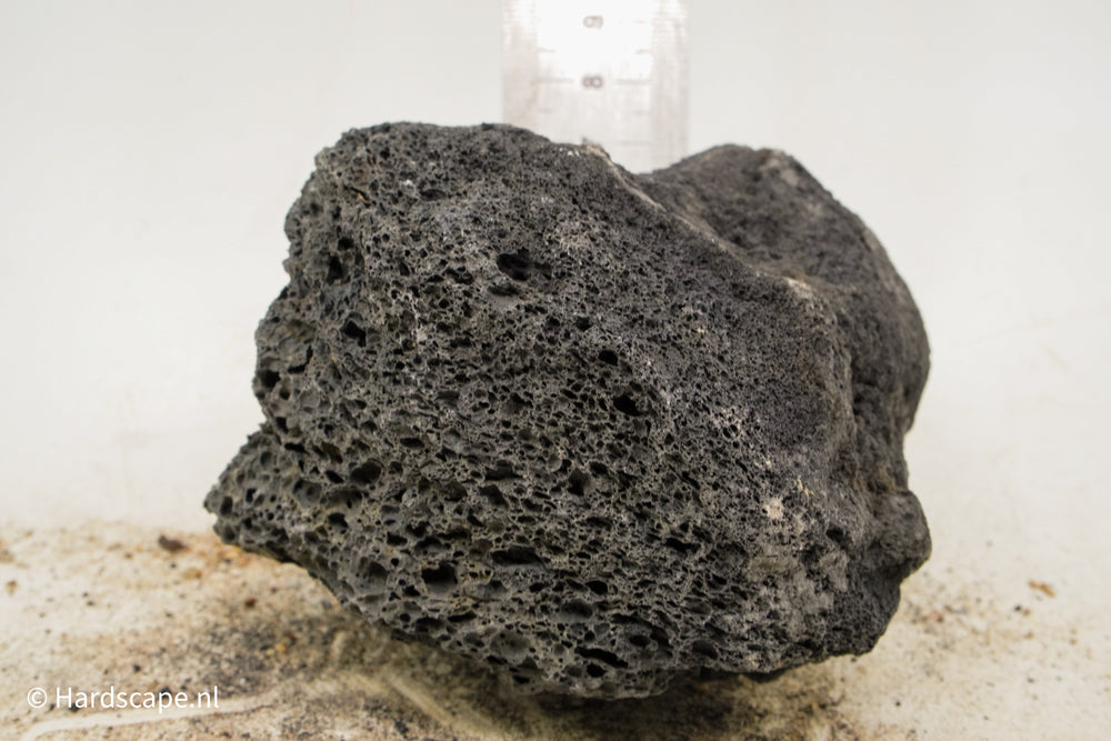 Black Lava Rock S366 - Hardscape.nl