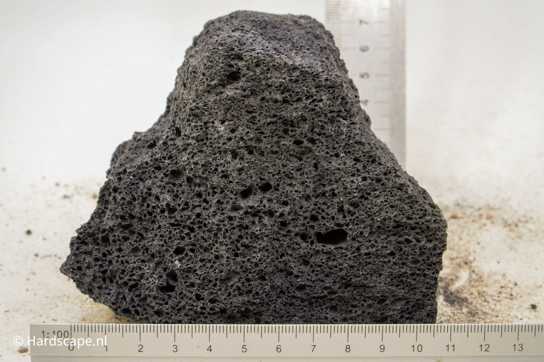 Black Lava Rock S367 - Hardscape.nl