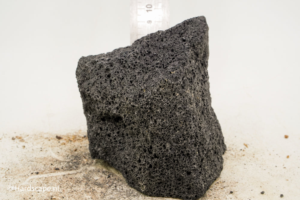 Black Lava Rock S367 - Hardscape.nl