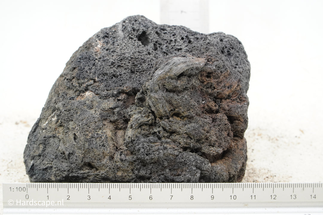 Black Lava Rock S368 - Hardscape.nl