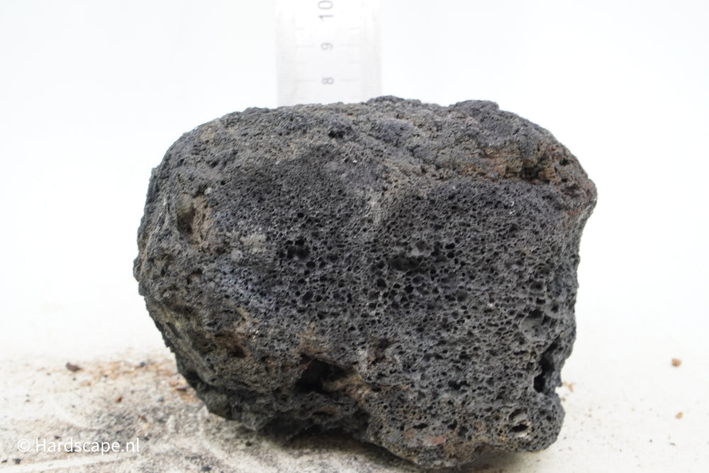 Black Lava Rock S368 - Hardscape.nl
