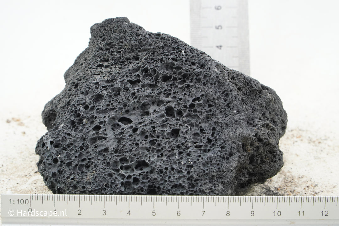 Black Lava Rock S369 - Hardscape.nl