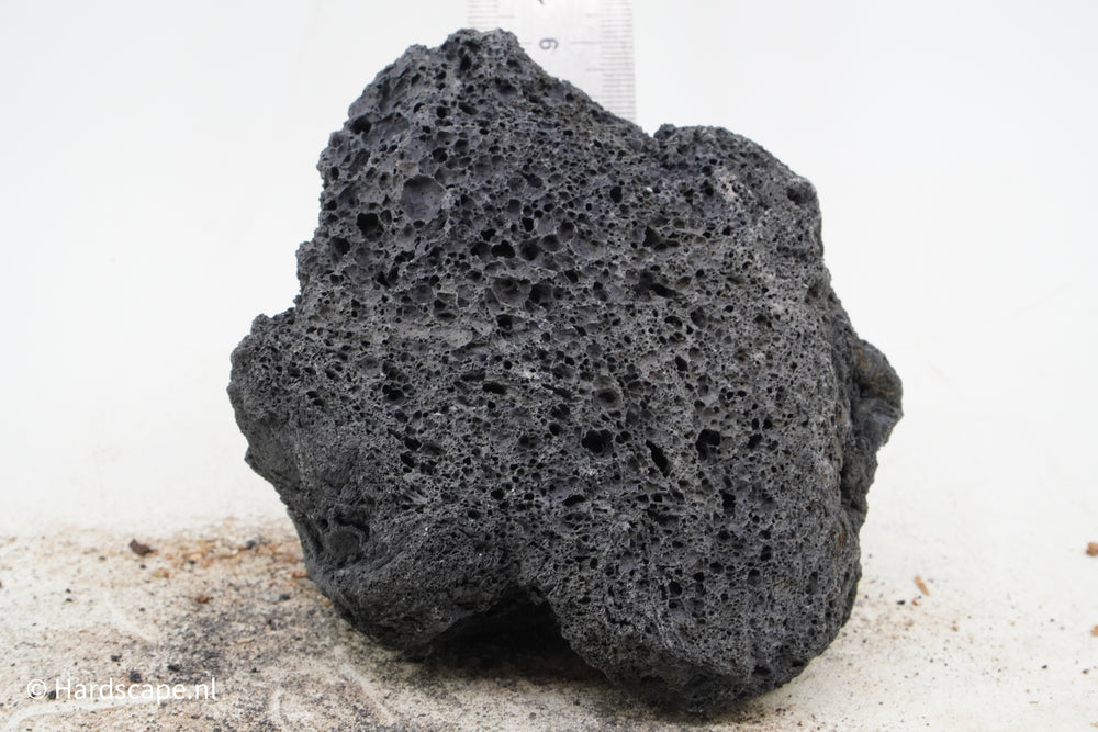 Black Lava Rock S369 - Hardscape.nl