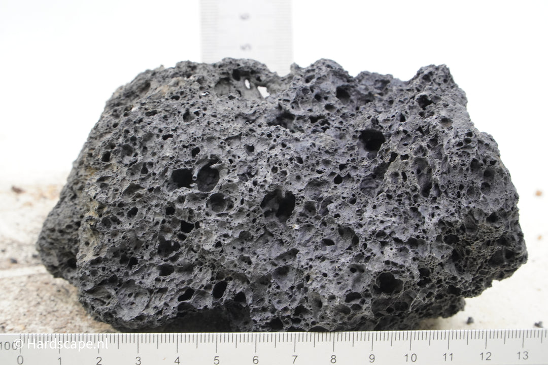 Black Lava Rock S370 - Hardscape.nl