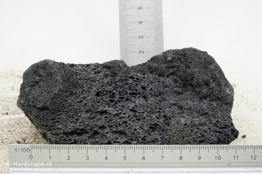 Black Lava Rock S371 - Hardscape.nl