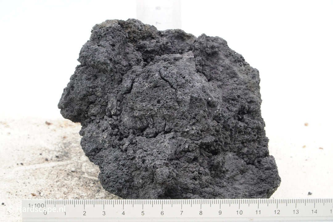 Black Lava Rock S372 - Hardscape.nl