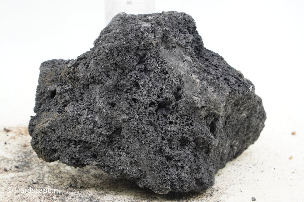 Black Lava Rock S372 - Hardscape.nl