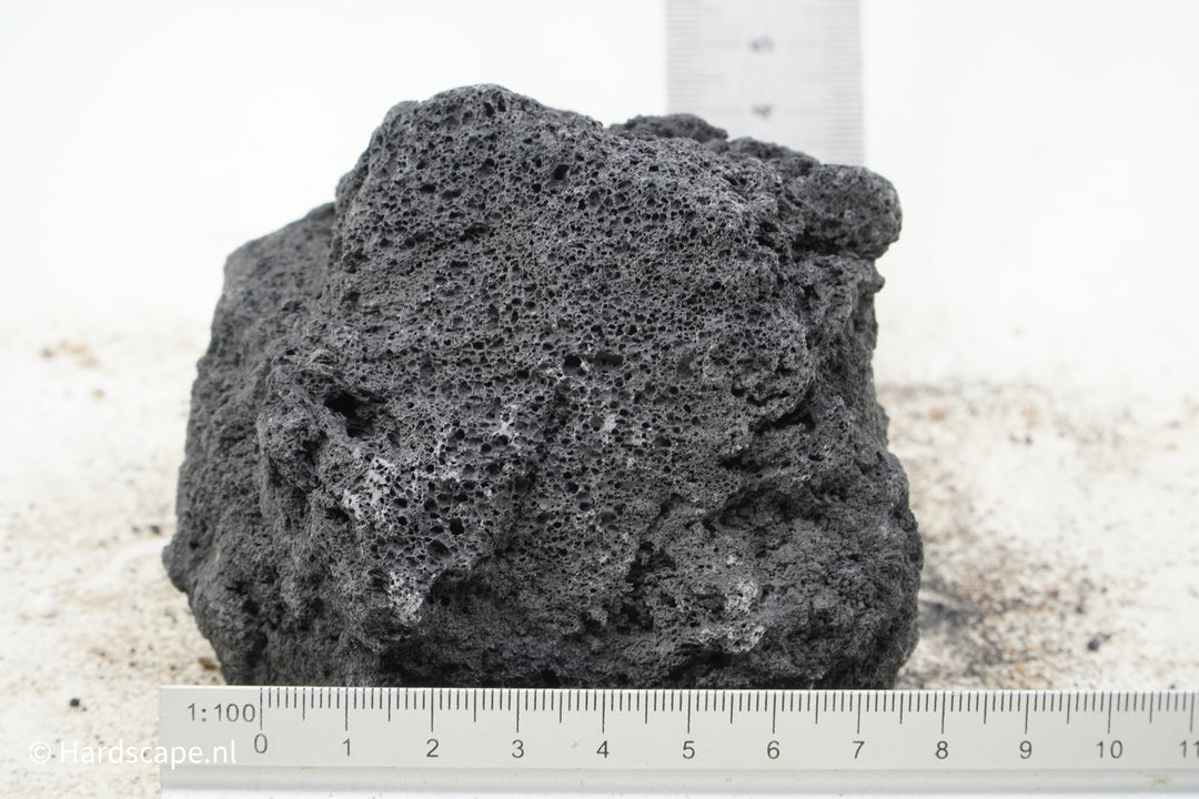Black Lava Rock S373 - Hardscape.nl