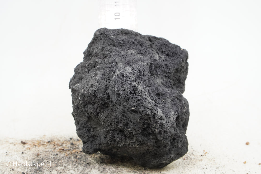 Black Lava Rock S373 - Hardscape.nl