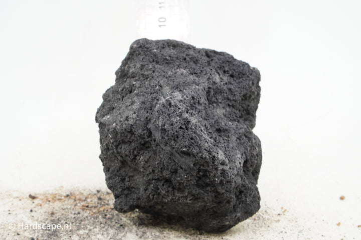 Black Lava Rock S373 - Hardscape.nl
