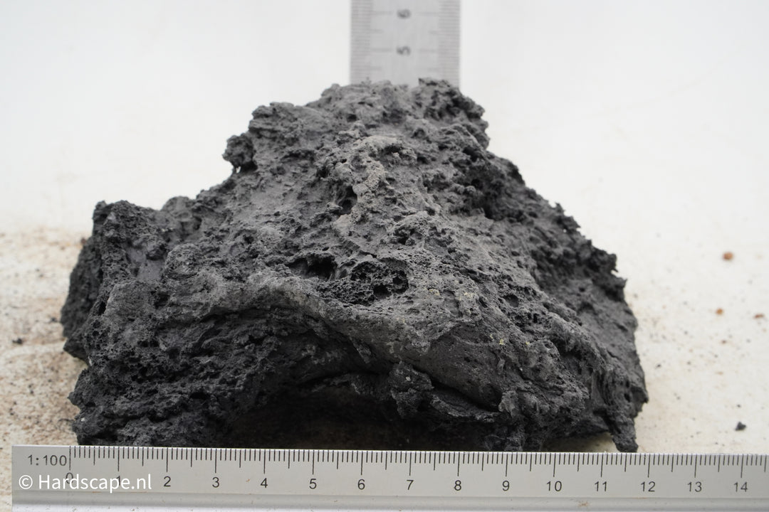 Black Lava Rock S377 - Hardscape.nl