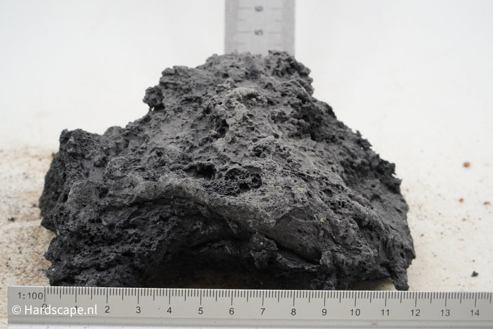Black Lava Rock S377 - Hardscape.nl