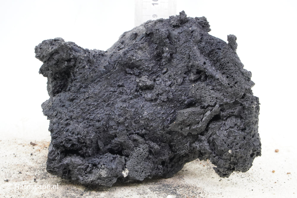 Black Lava Rock S377 - Hardscape.nl
