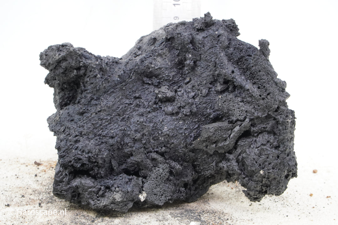Black Lava Rock S377 - Hardscape.nl