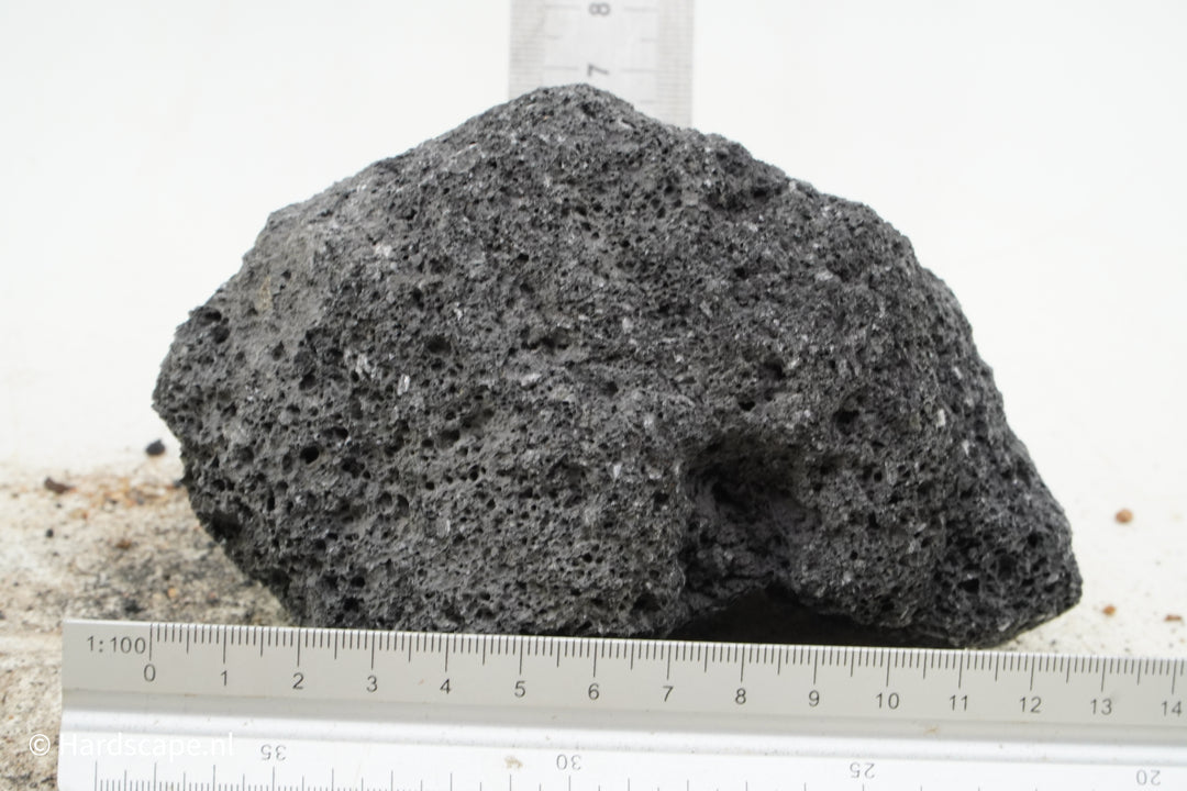 Black Lava Rock M156 - Hardscape.nl