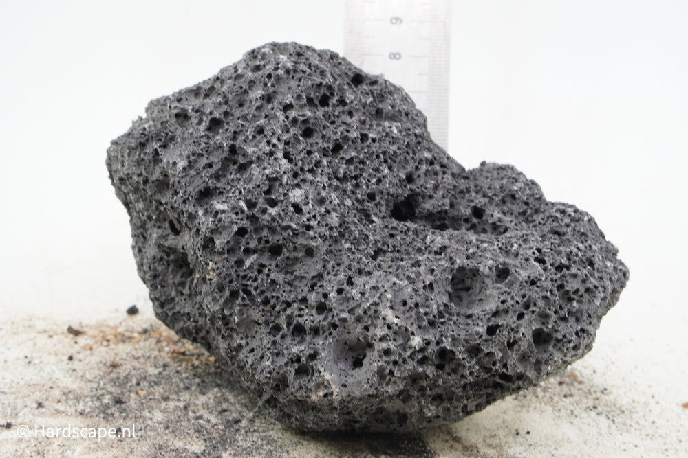 Black Lava Rock M156 - Hardscape.nl