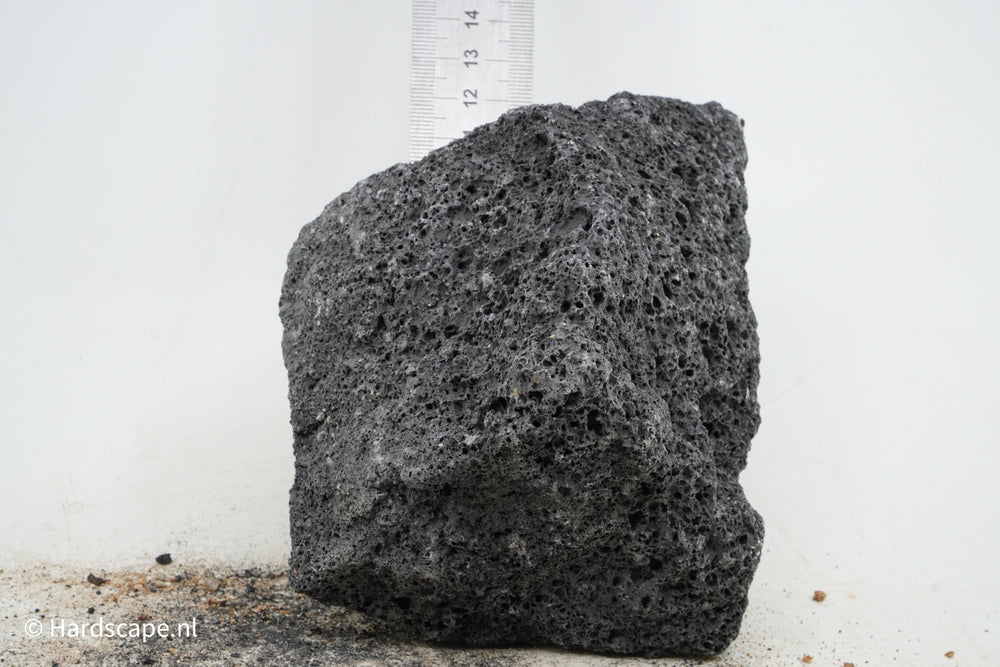 Black Lava Rock M157 - Hardscape.nl