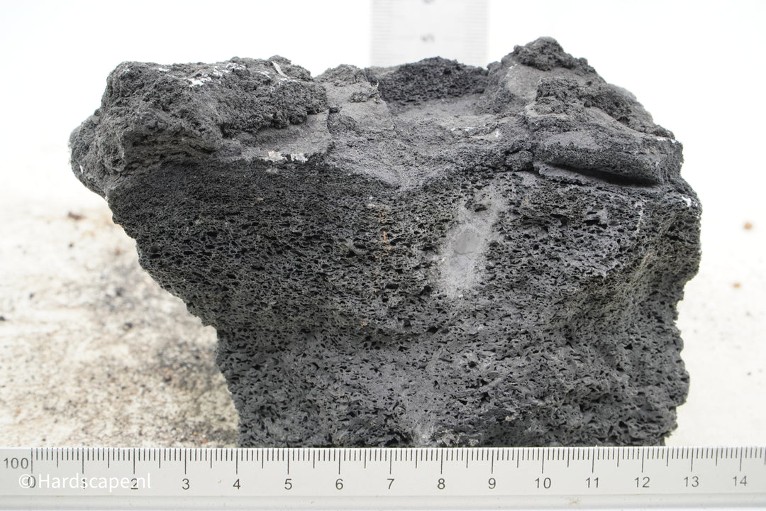 Black Lava Rock M159 - Hardscape.nl