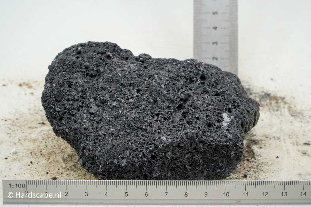 Black Lava Rock M160 - Hardscape.nl