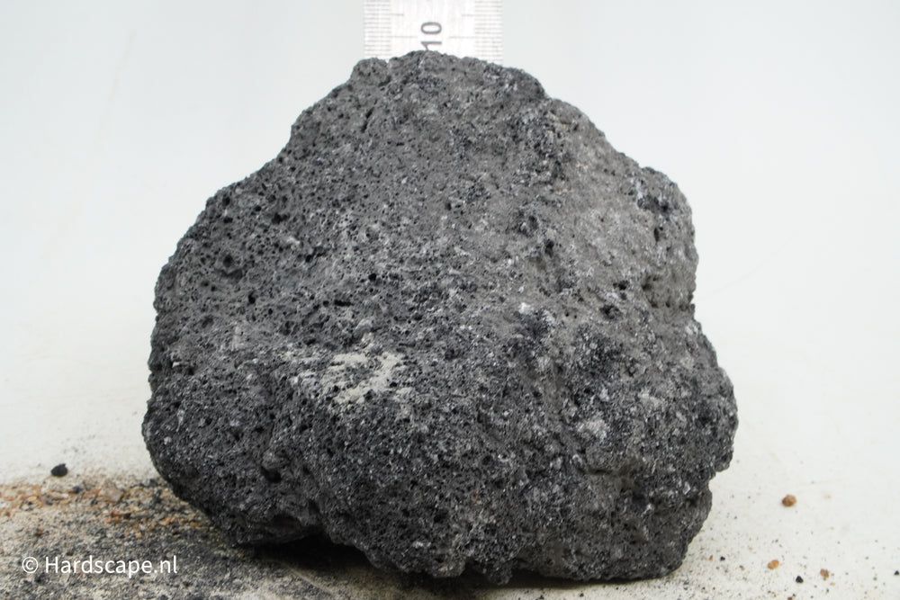Black Lava Rock M160 - Hardscape.nl
