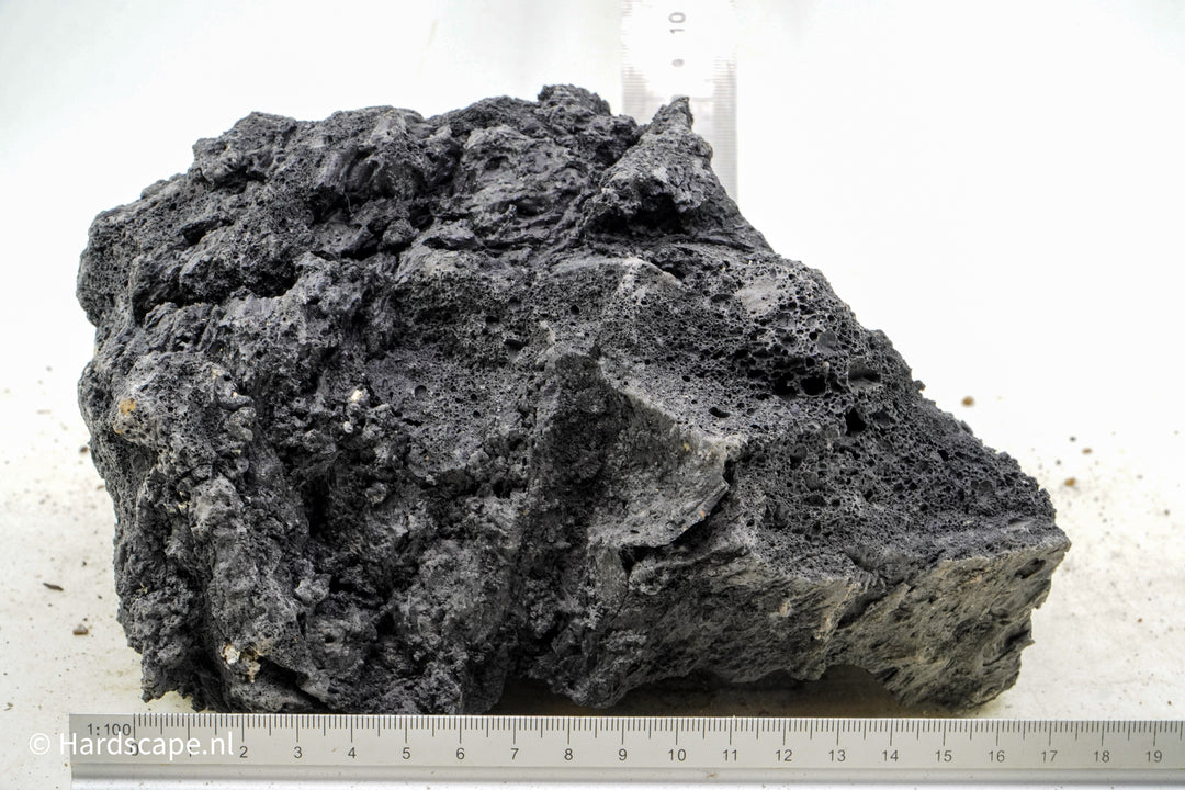 Black Lava Rock L80 - Hardscape.nl