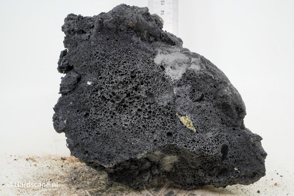 Black Lava Rock L81 - Hardscape.nl