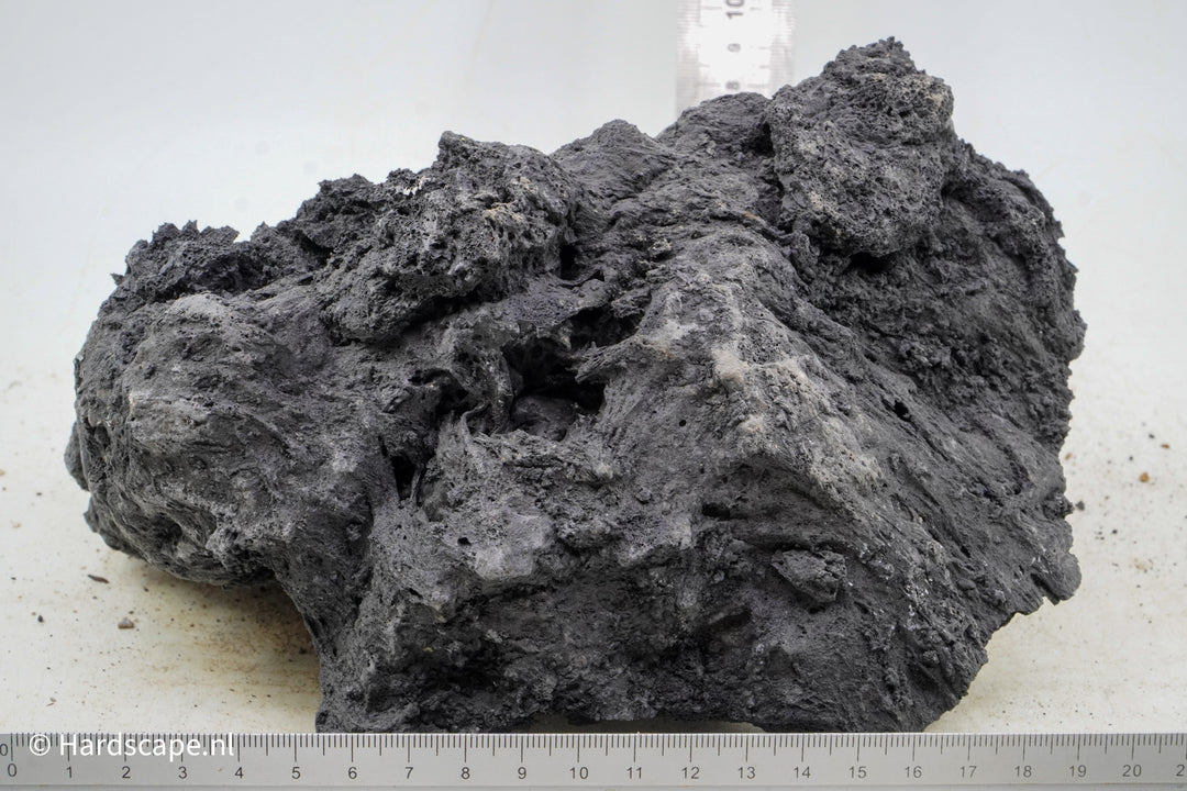Black Lava Rock L82 - Hardscape.nl