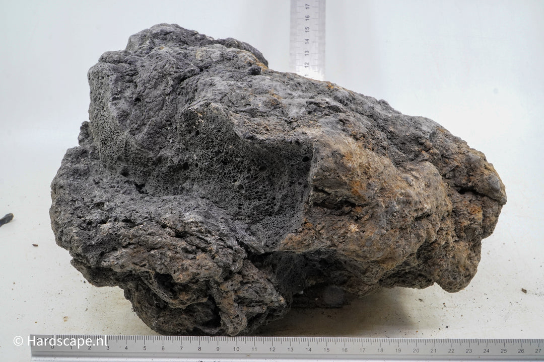 Black Lava Rock XL80 - Hardscape.nl