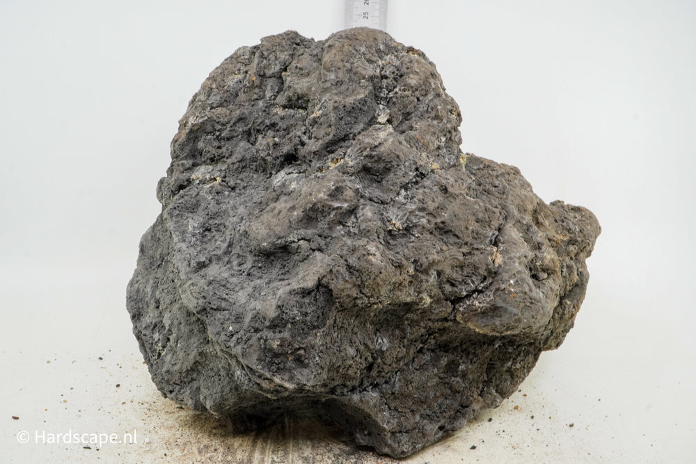 Black Lava Rock XL80 - Hardscape.nl