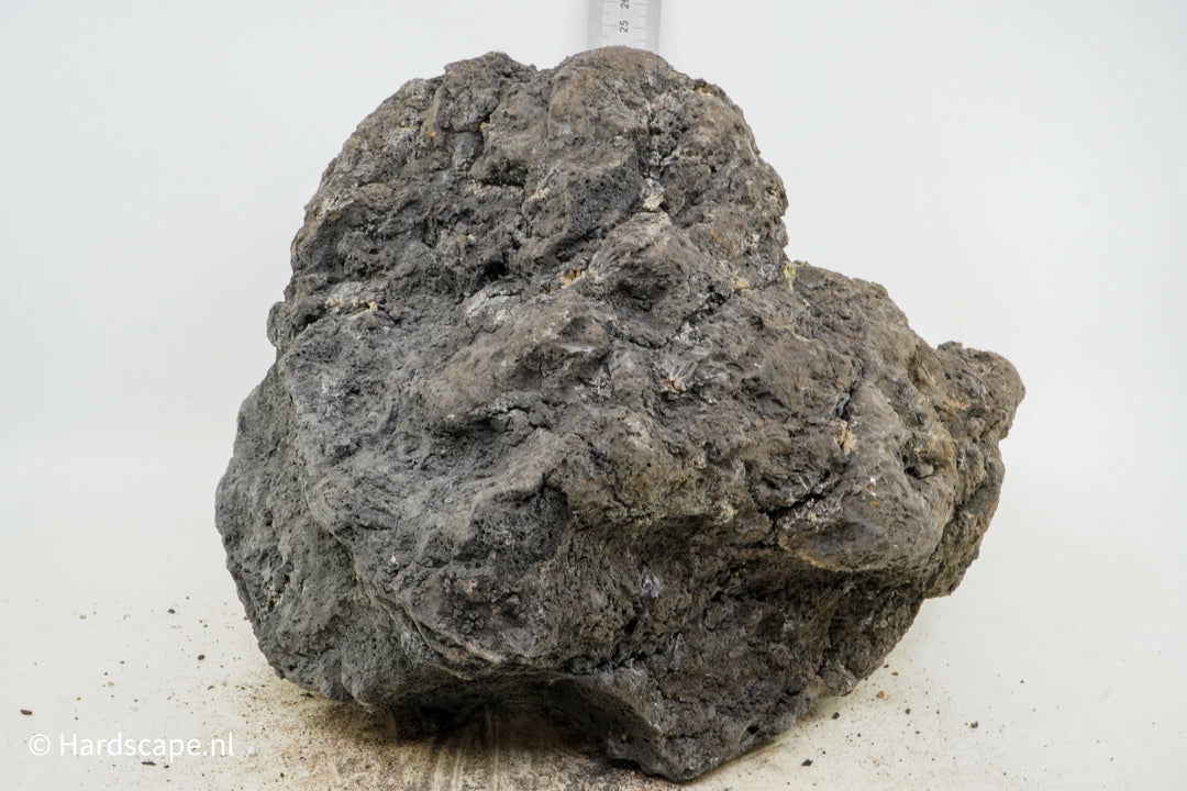 Black Lava Rock XL80 - Hardscape.nl