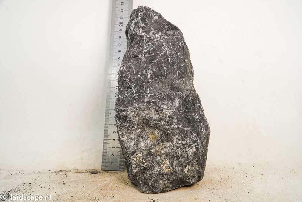 Dark Hell Stone L002 - Hardscape.nl