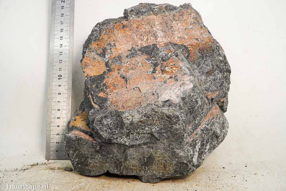 Dark Hell Stone L003 - Hardscape.nl