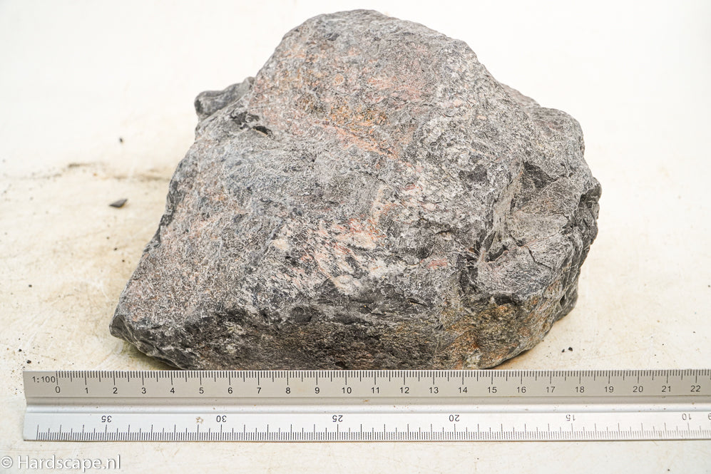 Dark Hell Stone L004 - Hardscape.nl