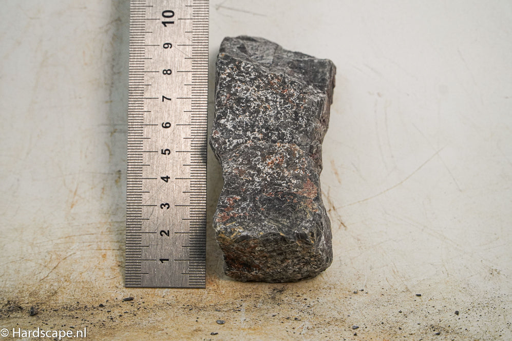 Dark Hell Stone S002 - Hardscape.nl